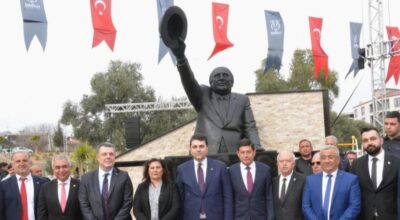 iyi-partili-nazilli-belediyesinden-suleyman-demirel-heykeli-fKQpBsmt.jpg