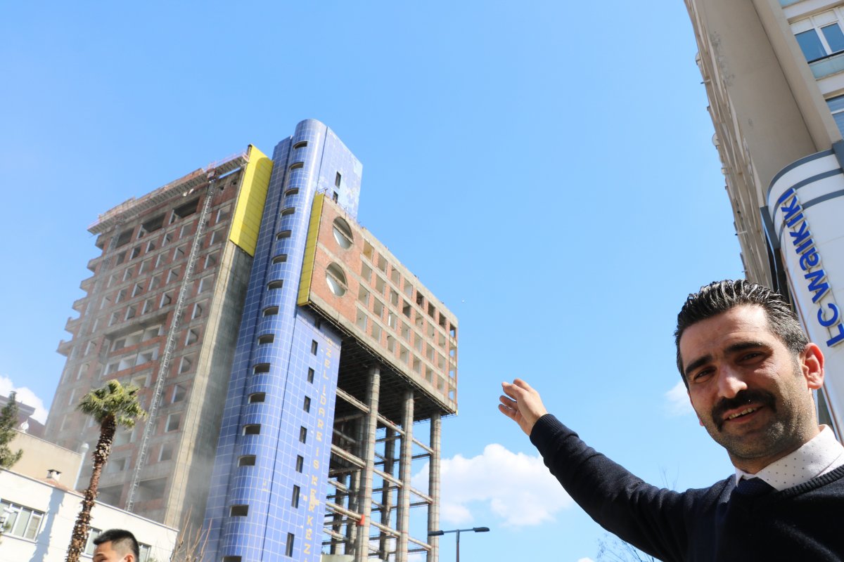 Kahramanmaraş'ta Dünyanın en saçma binasının yüzde 30'u yıkıldı