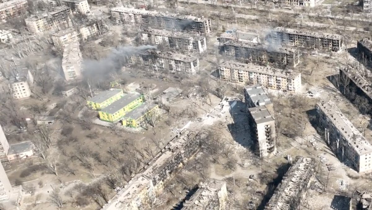 Rus bombardımanının akabinde Mariupol'un havadan görünümü