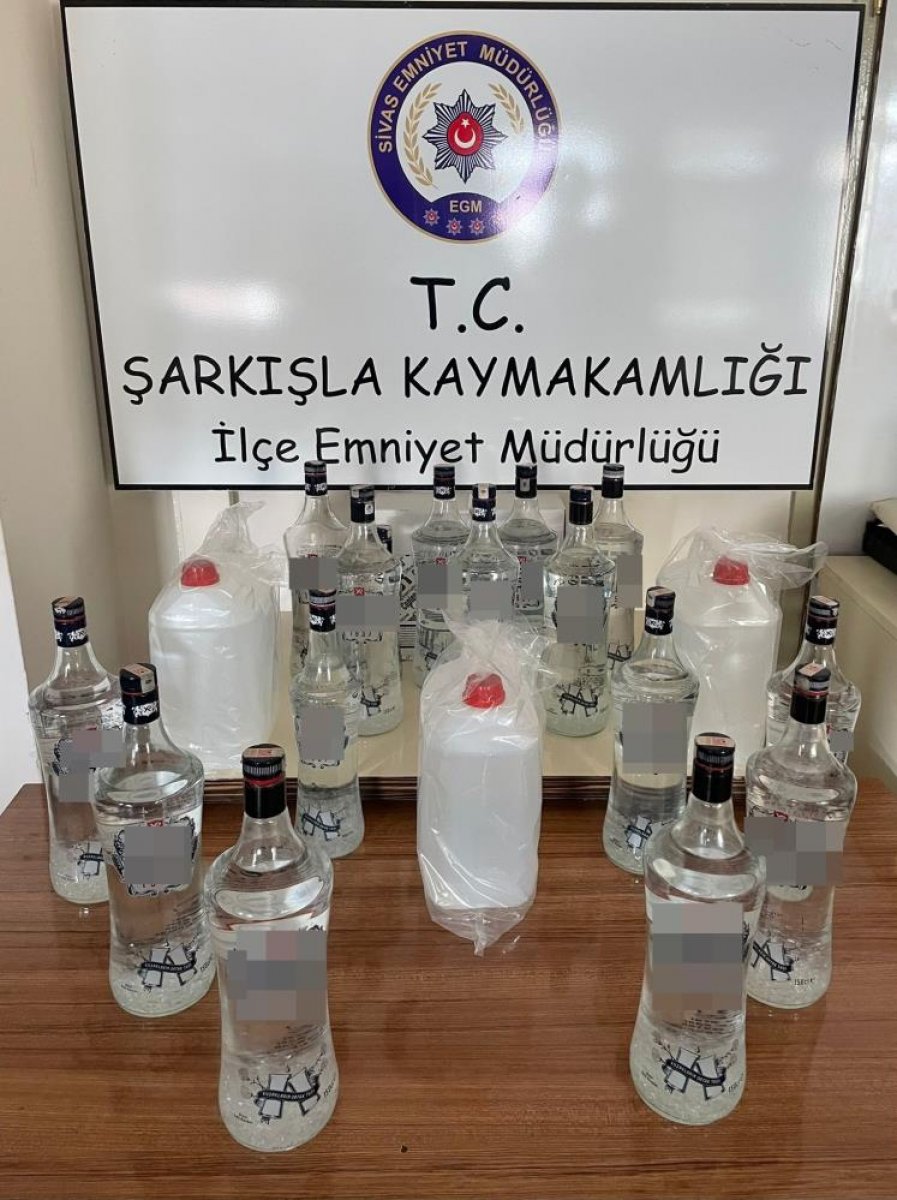 Sivas'ta polisin gözünden kaçmadı, düzmece alkol üreten kişi yakalandı