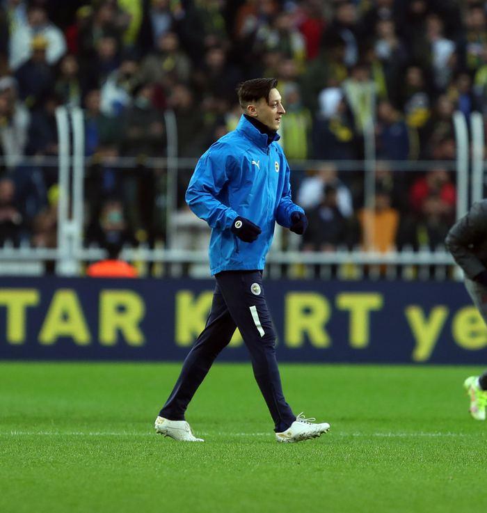 Son dakika Fenerbahçe transfer haberi! Takım dışı kalan Mesut Özil'in yeni rotası belirli oldu