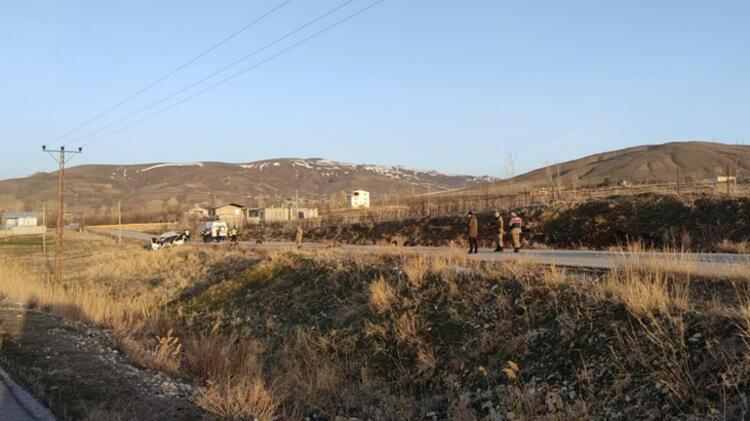 Bitlis'te minibüs takla attı! Bölgeden feci görüntüler