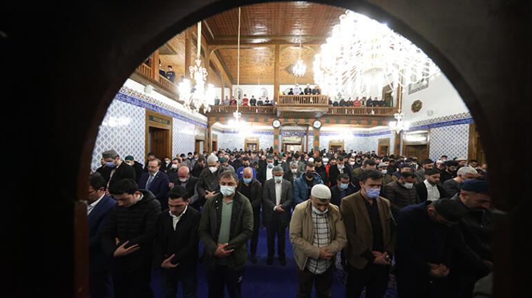 Diyanet İşleri Başkanı Erbaş, Hacı Bayram-ı Veli Camii’nde teravih namazı kıldırdı
