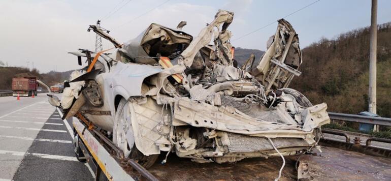Feci kaza! Otomobil TIR'ın altına girdi: Karı-koca hayatını kaybetti