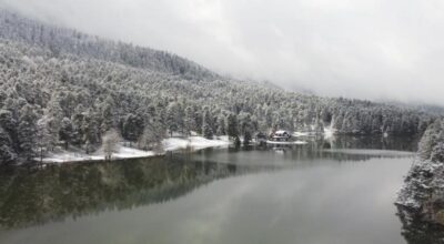 golcuk-ve-abant-tabiat-parklari-nisanda-karla-kaplandi-MzwlGjBw.jpg
