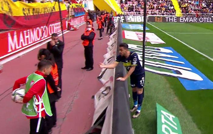Kayserispor - Fenerbahçe maçında top toplayıcı krizi! İrfan Can Kahveci şaştı kaldı...