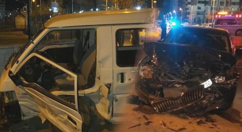 Malatya'da otomobil ile minibüs çarpıştı