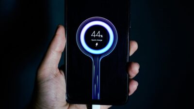 9-dakikada-tam-sarj-akilli-telefonlar-icin-240w-hizli-sarj-adaptoru-gelistiriliyor-BijOWp35.jpg