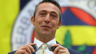 unlu-oyuncu-kursude-dondu-kaldi-ali-koc-oyle-bir-soz-soyledi-ki-93N9Egac.jpg